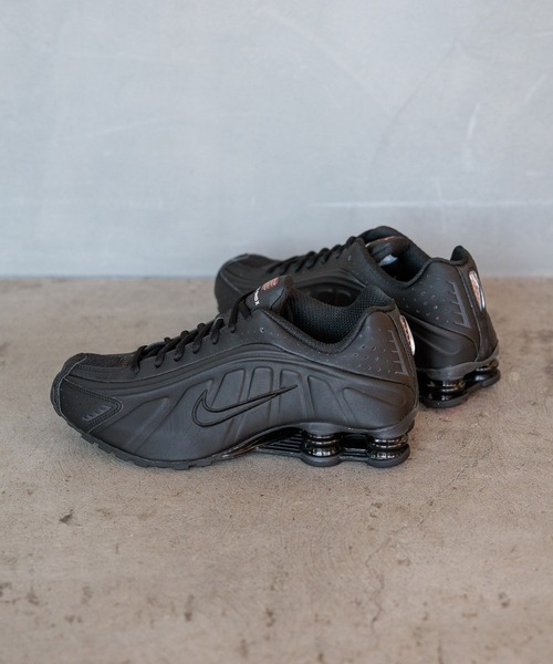 NIKE(ナイキ)の「【HEREIAM】NIKE(ナイキ)/W Shox R4(スニーカー・メンズ・ブラック/シルバー・26.0cm/27.0cm/28.0cm)」の4枚目の写真