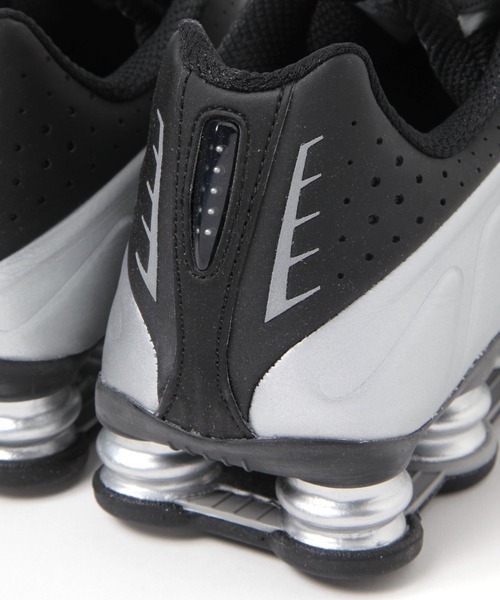 NIKE(ナイキ)の「【HEREIAM】NIKE(ナイキ)/W Shox R4(スニーカー・メンズ・ブラック/シルバー・26.0cm/27.0cm/28.0cm)」の21枚目の写真