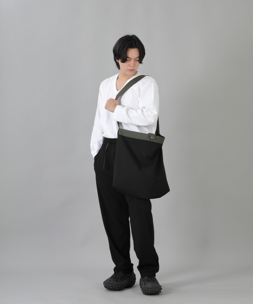 SAINTCREW(セントクルー)の「スナップオープンビッグクロスバッグ SOC-135 カーキブラック BKS(メッセンジャーバッグ・メンズ・その他・フリー)」の7枚目の写真