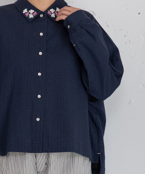 POU DOU DOU(プードゥドゥ)の「衿先フラワー刺繍ブラウス(シャツ/ブラウス・レディース・レッド/ネイビー/オフホワイト・M)」の17枚目の写真