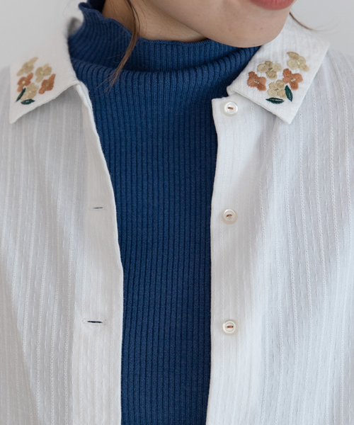 POU DOU DOU(プードゥドゥ)の「衿先フラワー刺繍ブラウス(シャツ/ブラウス・レディース・レッド/ネイビー/オフホワイト・M)」の13枚目の写真