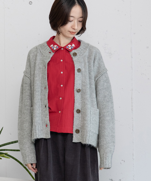 POU DOU DOU(プードゥドゥ)の「衿先フラワー刺繍ブラウス(シャツ/ブラウス・レディース・レッド/ネイビー/オフホワイト・M)」の4枚目の写真