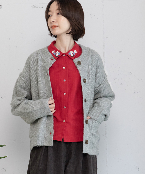 POU DOU DOU(プードゥドゥ)の「衿先フラワー刺繍ブラウス(シャツ/ブラウス・レディース・レッド/ネイビー/オフホワイト・M)」の5枚目の写真