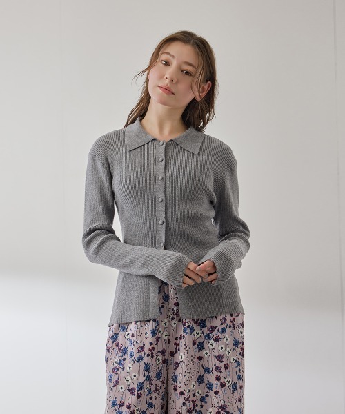 QUEENS COURT（クイーンズコート）の「クルミボタンポロニットカーディガン≪手洗い可能≫（カーディガン/ボレロ・レディース・オフホワイト/ブラック/ピンク/ダークグレー・M）」の3枚目の写真