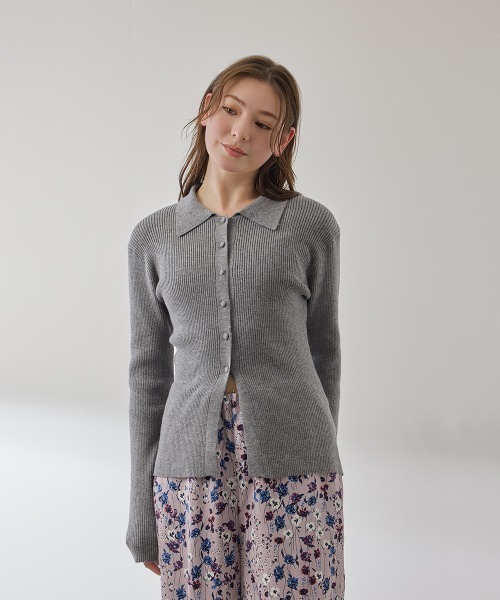 QUEENS COURT（クイーンズコート）の「クルミボタンポロニットカーディガン≪手洗い可能≫（カーディガン/ボレロ・レディース・オフホワイト/ブラック/ピンク/ダークグレー・M）」の5枚目の写真