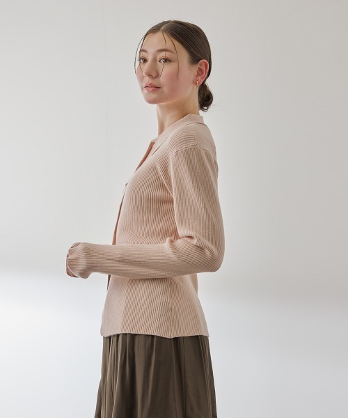 QUEENS COURT（クイーンズコート）の「クルミボタンポロニットカーディガン≪手洗い可能≫（カーディガン/ボレロ・レディース・オフホワイト/ブラック/ピンク/ダークグレー・M）」の13枚目の写真