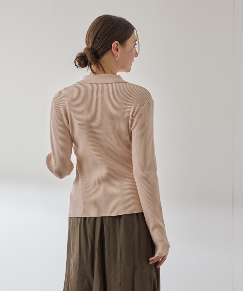 QUEENS COURT（クイーンズコート）の「クルミボタンポロニットカーディガン≪手洗い可能≫（カーディガン/ボレロ・レディース・オフホワイト/ブラック/ピンク/ダークグレー・M）」の15枚目の写真