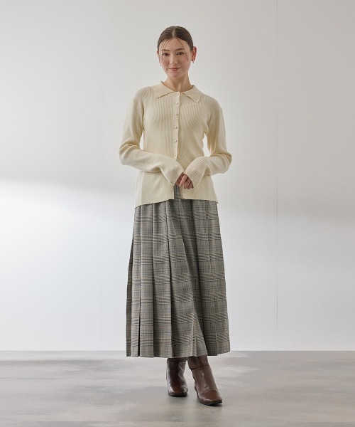 QUEENS COURT（クイーンズコート）の「クルミボタンポロニットカーディガン≪手洗い可能≫（カーディガン/ボレロ・レディース・オフホワイト/ブラック/ピンク/ダークグレー・M）」の21枚目の写真