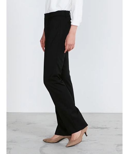 Perfect Suit FActory（パーフェクトスーツファクトリー）の「シルク混リクルート　ギャバセットアップ　セミフレアーパンツ（スラックス・レディース・ブラック・11号）」の5枚目の写真