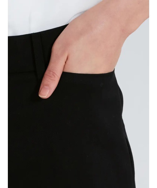 Perfect Suit FActory（パーフェクトスーツファクトリー）の「シルク混リクルート　ギャバセットアップ　セミフレアーパンツ（スラックス・レディース・ブラック・11号）」の7枚目の写真