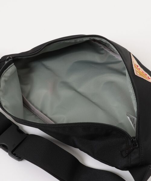 KELTY(ケルティ)の「フェスにライブに!【KELTY】ES SLIM FANNY 軽量ボディバッグ(ボディバッグ/ウエストポーチ・レディース・レオパード/タン/マスタード/ネイビー/ベージュ/ブラック系/アニマル/スカイブルー/オリーブ/ブラウン系/ホワイト系/セージグリーン/ブラック・ONE SIZE)」の16枚目の写真