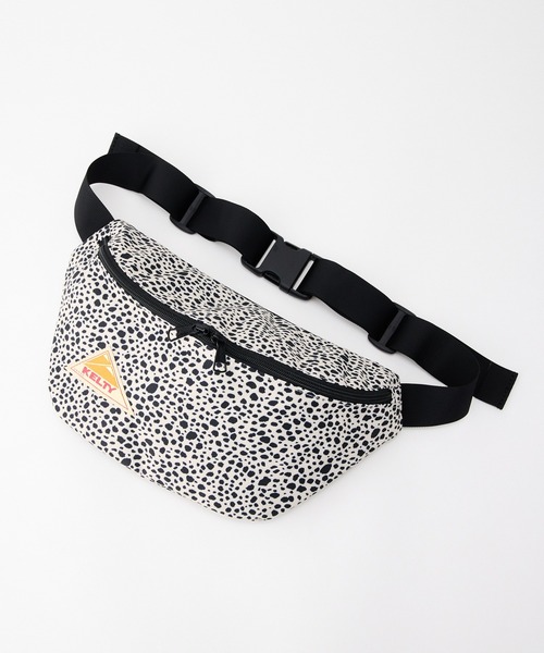 KELTY(ケルティ)の「フェスにライブに!【KELTY】ES SLIM FANNY 軽量ボディバッグ(ボディバッグ/ウエストポーチ・レディース・レオパード/タン/マスタード/ネイビー/ベージュ/ブラック系/アニマル/スカイブルー/オリーブ/ブラウン系/ホワイト系/セージグリーン/ブラック・ONE SIZE)」の2枚目の写真