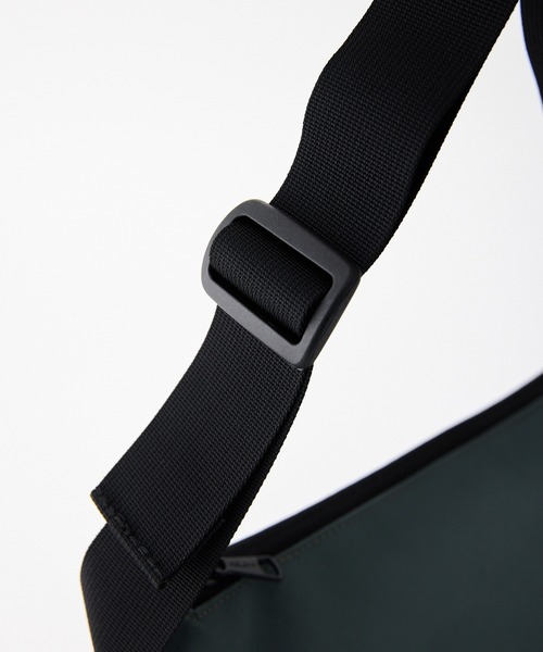 KELTY(ケルティ)の「フェスにライブに!【KELTY】ES SLIM FANNY 軽量ボディバッグ(ボディバッグ/ウエストポーチ・レディース・レオパード/タン/マスタード/ネイビー/ベージュ/ブラック系/アニマル/スカイブルー/オリーブ/ブラウン系/ホワイト系/セージグリーン/ブラック・ONE SIZE)」の22枚目の写真