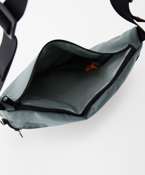 KELTY(ケルティ)の「フェスにライブに!【KELTY】ES SLIM FANNY 軽量ボディバッグ(ボディバッグ/ウエストポーチ・レディース・レオパード/タン/マスタード/ネイビー/ベージュ/ブラック系/アニマル/スカイブルー/オリーブ/ブラウン系/ホワイト系/セージグリーン/ブラック・ONE SIZE)」の19枚目の写真