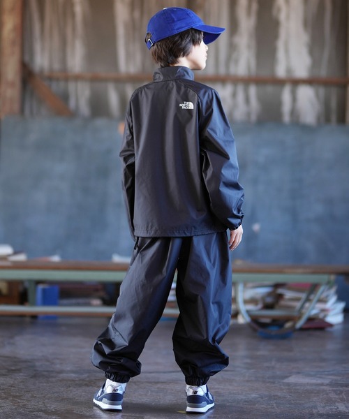 THE NORTH FACE(ザノースフェイス)の「THE NORTH FACE ザ・ノース・フェイス ワイドシルエット ジャケット NPJ22602(その他アウター・キッズ・ブラック/ダークグリーン・130cm/140cm/150cm/160cm)」の9枚目の写真