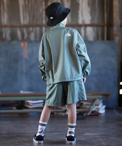 THE NORTH FACE(ザノースフェイス)の「THE NORTH FACE ザ・ノース・フェイス ワイドシルエット ジャケット NPJ22602(その他アウター・キッズ・ブラック/ダークグリーン・130cm/140cm/150cm/160cm)」の13枚目の写真