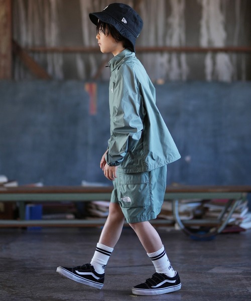THE NORTH FACE(ザノースフェイス)の「THE NORTH FACE ザ・ノース・フェイス ワイドシルエット ジャケット NPJ22602(その他アウター・キッズ・ブラック/ダークグリーン・130cm/140cm/150cm/160cm)」の14枚目の写真