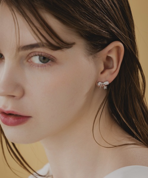 LA MUe(ラミュー)の「【LA MUE】シルバー925ポスト ビジュー スター&リボンピアス(ピアス(両耳用)・レディース・ゴールド/シルバー・FREE)」の4枚目の写真