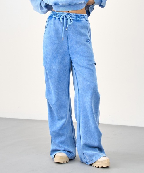 ANAP（アナップ）の「ウォッシュ加工 サイドタック デザイン ボリューム フレア パンツ（その他パンツ・レディース・グレー/ブルー/ブラック・F）」の3枚目の写真