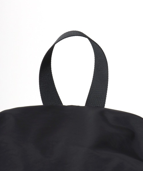 Lee（リー）の「Lee/リー ロゴ ワンポイント刺繍 フラップ ドローコード バックパック/リュックサック/大容量 約17L/レディース メンズ（バックパック/リュック・レディース・ブラック・FREE）」の7枚目の写真
