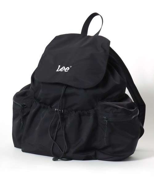 Lee（リー）の「Lee/リー ロゴ ワンポイント刺繍 フラップ ドローコード バックパック/リュックサック/大容量 約17L/レディース メンズ（バックパック/リュック・レディース・ブラック・FREE）」の2枚目の写真