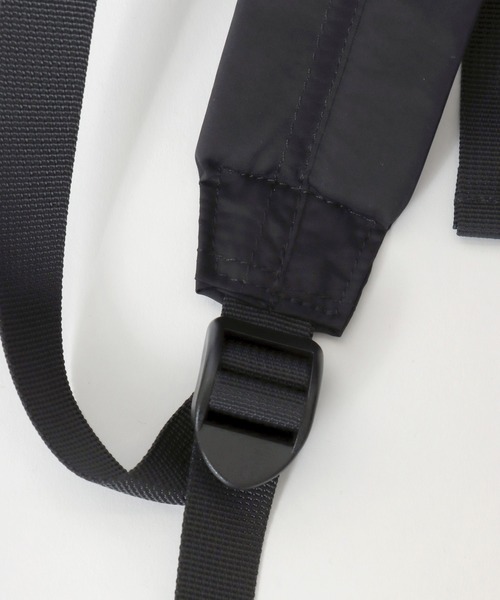 Lee（リー）の「Lee/リー ロゴ ワンポイント刺繍 フラップ ドローコード バックパック/リュックサック/大容量 約17L/レディース メンズ（バックパック/リュック・レディース・ブラック・FREE）」の6枚目の写真