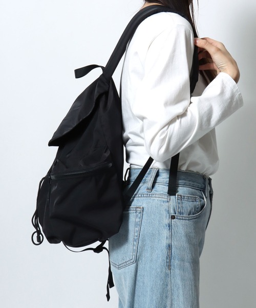 Lee（リー）の「Lee/リー ロゴ ワンポイント刺繍 フラップ ドローコード バックパック/リュックサック/大容量 約17L/レディース メンズ（バックパック/リュック・レディース・ブラック・FREE）」の12枚目の写真