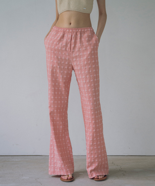 VANONE ATELIER(バノンアトリエ)の「P3195 フラワーブーツカットパンツ_Pink(その他パンツ・レディース・その他・M/S)」の1枚目の写真
