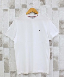 TOMMY HILFIGER（トミーヒルフィガー）の「ワンポイント刺繍 クルーネックTシャツ CORE FLAG CREW（Tシャツ/カットソー）」