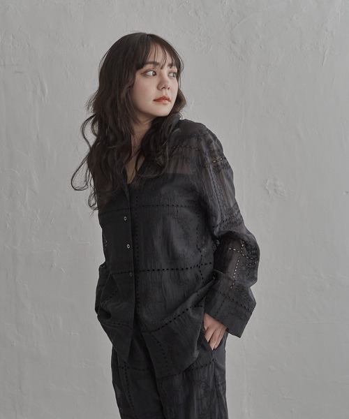 notch.（ノッチ）の「パッチワーク風刺繍シャツ（シャツ/ブラウス・レディース・オフホワイト/ブラック・M）」の12枚目の写真