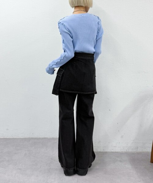 w closet（ダブルクローゼット）の「ポケットベルト付きフレアデニム（デニムパンツ・レディース・ブルー/ブラック/インディゴブルー・SMALL/MEDIUM）」の7枚目の写真