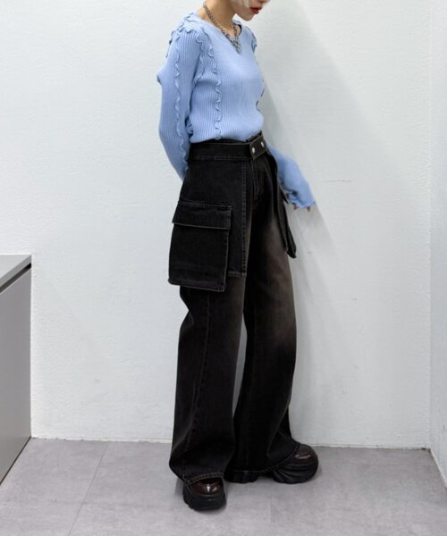 w closet（ダブルクローゼット）の「ポケットベルト付きフレアデニム（デニムパンツ・レディース・ブルー/ブラック/インディゴブルー・SMALL/MEDIUM）」の8枚目の写真