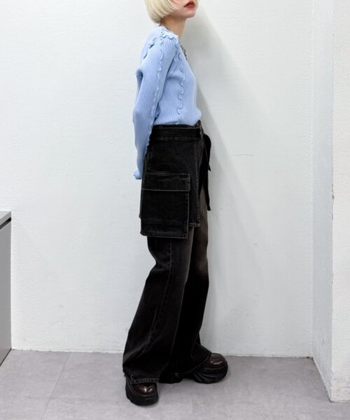 w closet（ダブルクローゼット）の「ポケットベルト付きフレアデニム（デニムパンツ・レディース・ブルー/ブラック/インディゴブルー・SMALL/MEDIUM）」の9枚目の写真