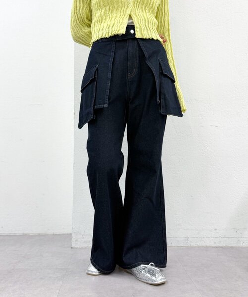 w closet（ダブルクローゼット）の「ポケットベルト付きフレアデニム（デニムパンツ・レディース・ブルー/ブラック/インディゴブルー・SMALL/MEDIUM）」の19枚目の写真