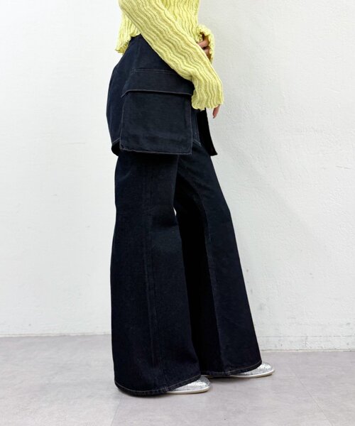 w closet（ダブルクローゼット）の「ポケットベルト付きフレアデニム（デニムパンツ・レディース・ブルー/ブラック/インディゴブルー・SMALL/MEDIUM）」の20枚目の写真