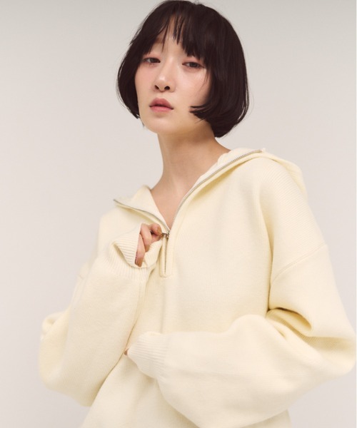 FMiBL（ファミル）の「ハーフジップフードニット（ニット/セーター・レディース・オフホワイト/グレー・FREE）」の2枚目の写真