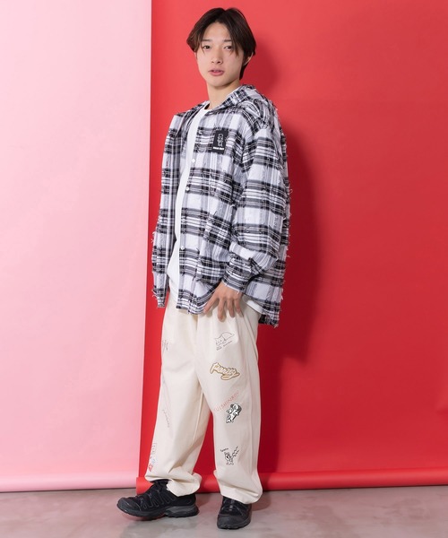 ScoLar Parity（スカラーパリティ）の「361102：らくがき風ワッペンベルト付きパンツ（デニムパンツ・レディース・アイボリー/ブルー・M）」の13枚目の写真