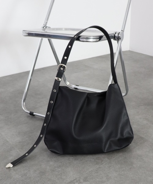 ISOOK（アイスー）の「【ISOOK / アイスー】レザーショルダーバッグ / 合皮 ショルダーバッグ 斜め掛け マルチウェイ A4サイズ収納可 大容量 通勤用 通学用 旅行用 マザーズバッグ ZOZOTOWN限定（ショルダーバッグ・レディース・ブラウン/ブラック・FREE）」の2枚目の写真