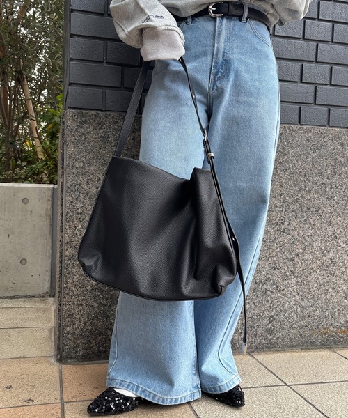 ISOOK（アイスー）の「【ISOOK / アイスー】レザーショルダーバッグ / 合皮 ショルダーバッグ 斜め掛け マルチウェイ A4サイズ収納可 大容量 通勤用 通学用 旅行用 マザーズバッグ ZOZOTOWN限定（ショルダーバッグ・レディース・ブラウン/ブラック・FREE）」の12枚目の写真