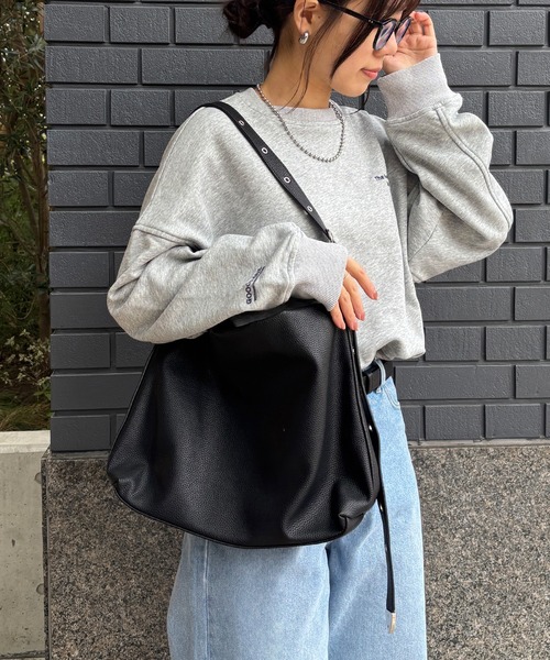 ISOOK（アイスー）の「【ISOOK / アイスー】レザーショルダーバッグ / 合皮 ショルダーバッグ 斜め掛け マルチウェイ A4サイズ収納可 大容量 通勤用 通学用 旅行用 マザーズバッグ ZOZOTOWN限定（ショルダーバッグ・レディース・ブラウン/ブラック・FREE）」の5枚目の写真