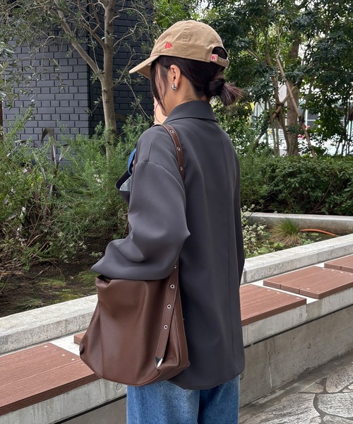 ISOOK（アイスー）の「【ISOOK / アイスー】レザーショルダーバッグ / 合皮 ショルダーバッグ 斜め掛け マルチウェイ A4サイズ収納可 大容量 通勤用 通学用 旅行用 マザーズバッグ ZOZOTOWN限定（ショルダーバッグ・レディース・ブラウン/ブラック・FREE）」の13枚目の写真