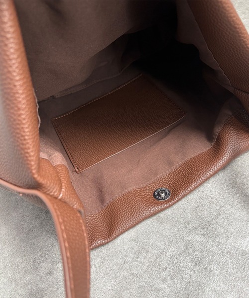 ISOOK（アイスー）の「【ISOOK / アイスー】レザーショルダーバッグ / 合皮 ショルダーバッグ 斜め掛け マルチウェイ A4サイズ収納可 大容量 通勤用 通学用 旅行用 マザーズバッグ ZOZOTOWN限定（ショルダーバッグ・レディース・ブラウン/ブラック・FREE）」の15枚目の写真
