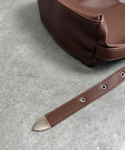 ISOOK（アイスー）の「【ISOOK / アイスー】レザーショルダーバッグ / 合皮 ショルダーバッグ 斜め掛け マルチウェイ A4サイズ収納可 大容量 通勤用 通学用 旅行用 マザーズバッグ ZOZOTOWN限定（ショルダーバッグ・レディース・ブラウン/ブラック・FREE）」の18枚目の写真