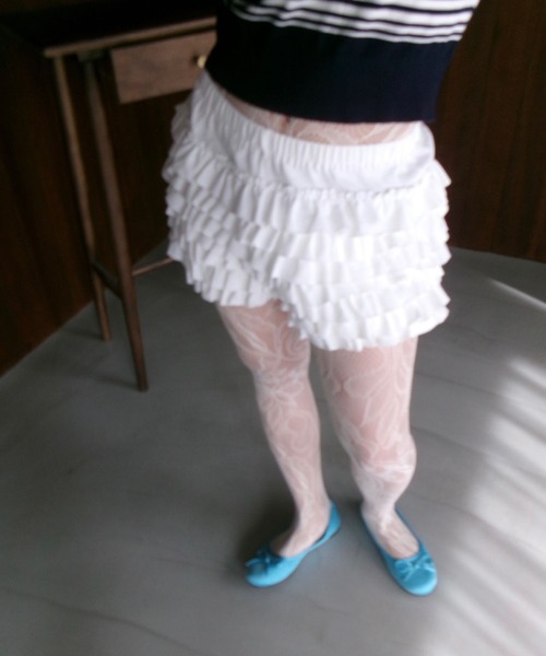 SANSeLF(サンセルフ)の「【SANSeLF】ティアードフリルショートパンツ saw26s024(その他パンツ・レディース・ホワイト/ブラック・FREE)」の11枚目の写真
