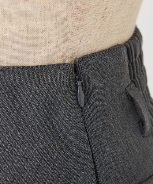 one after another NICE CLAUP（ワンアフターアナザーナイスクラップ）の「新色追加/【サイズ展開あり】レイヤードプリーツミニスカート（スカート・レディース・チャコールグレー/アイボリー/ブラック・MEDIUM/SMALL）」の12枚目の写真