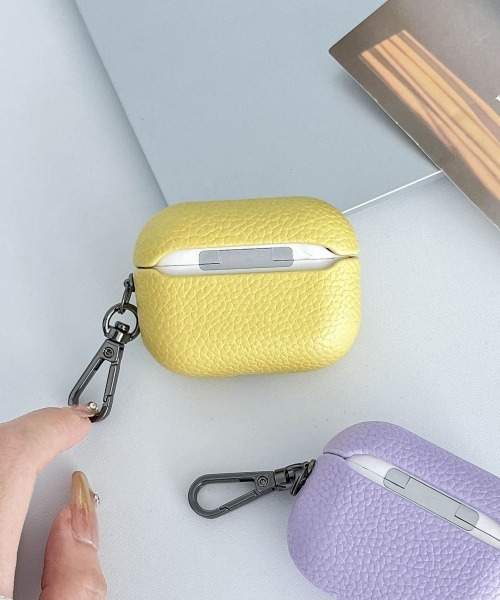 Fun & Daily(ファンアンドデイリー)の「PUレザーエアポッズケース AirPods Pro3 / エアポッズプロ3(ヘッドフォン/イヤホン・メンズ・ブラウン/ネイビー/ブラック/イエロー/オレンジ/グリーン・FREE)」の9枚目の写真