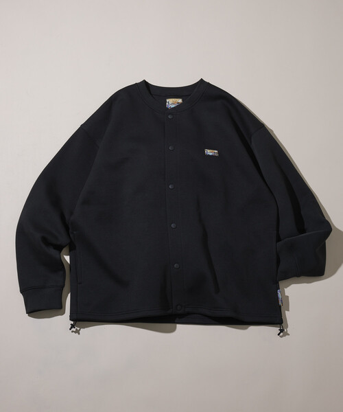 FREAK'S STORE（フリークスストア）の「ビッグシルエット ダンボール ワンポイントロゴ スナップボタン スピンドル スウェットカーディガン（カーディガン/ボレロ・メンズ・その他9/チャコールグレー/オリーブ/ブラック/ライトグレー/ブラウン/ベージュ・LARGE/SMALL/MEDIUM）」の2枚目の写真