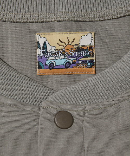 FREAK'S STORE（フリークスストア）の「ビッグシルエット ダンボール ワンポイントロゴ スナップボタン スピンドル スウェットカーディガン（カーディガン/ボレロ・メンズ・その他9/チャコールグレー/オリーブ/ブラック/ライトグレー/ブラウン/ベージュ・LARGE/SMALL/MEDIUM）」の10枚目の写真