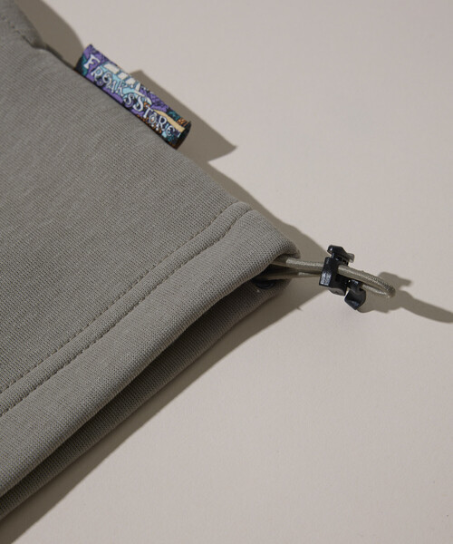 FREAK'S STORE（フリークスストア）の「ビッグシルエット ダンボール ワンポイントロゴ スナップボタン スピンドル スウェットカーディガン（カーディガン/ボレロ・メンズ・その他9/チャコールグレー/オリーブ/ブラック/ライトグレー/ブラウン/ベージュ・LARGE/SMALL/MEDIUM）」の17枚目の写真