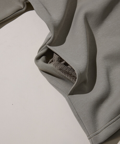 FREAK'S STORE（フリークスストア）の「ビッグシルエット ダンボール ワンポイントロゴ スナップボタン スピンドル スウェットカーディガン（カーディガン/ボレロ・メンズ・その他9/チャコールグレー/オリーブ/ブラック/ライトグレー/ブラウン/ベージュ・LARGE/SMALL/MEDIUM）」の18枚目の写真